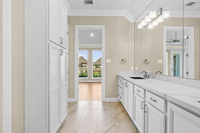 508 Amalfi Drive, Kemah, TX 77565