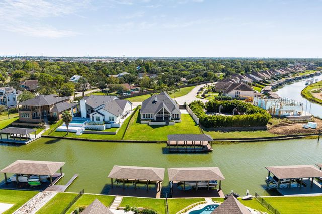 508 Amalfi Drive, Kemah, TX 77565