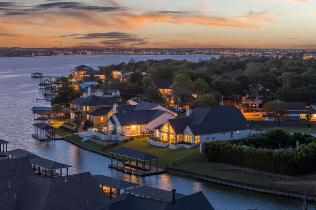 508 Amalfi Drive, Kemah, TX 77565