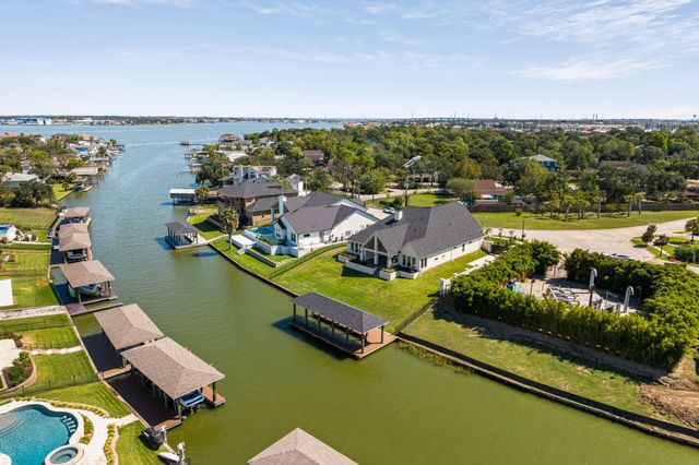 508 Amalfi Drive, Kemah, TX 77565