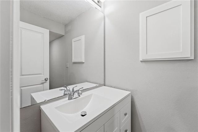 1716 E 97th Street A, Kansas City, MO 64131