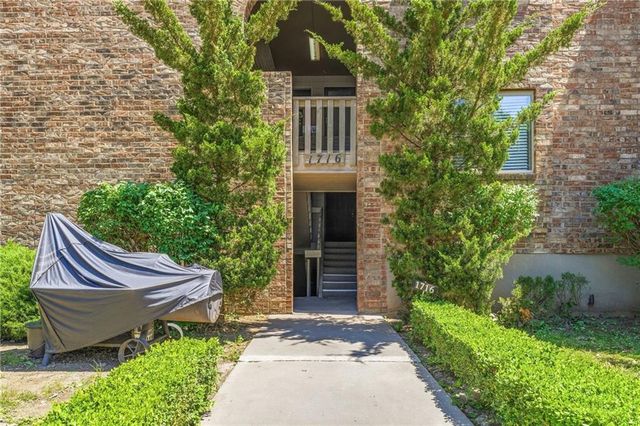 1716 E 97th Street A, Kansas City, MO 64131