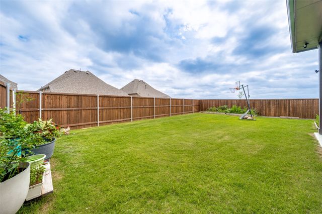 1717 Buttercup Avenue, Aubrey, TX 76227