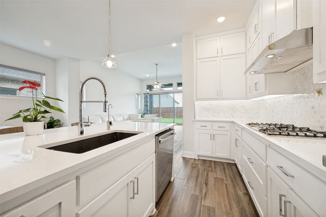 1717 Buttercup Avenue, Aubrey, TX 76227