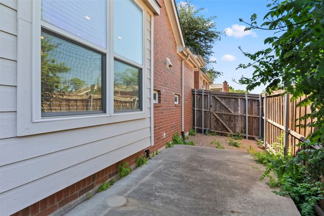 2476 Deer Run, Lewisville, TX 75067