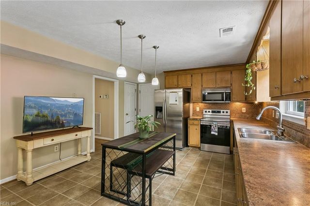 22 Scotland RD, Hampton, VA 23663