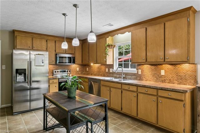 22 Scotland RD, Hampton, VA 23663