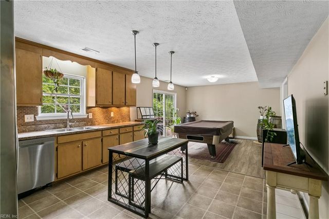 22 Scotland RD, Hampton, VA 23663