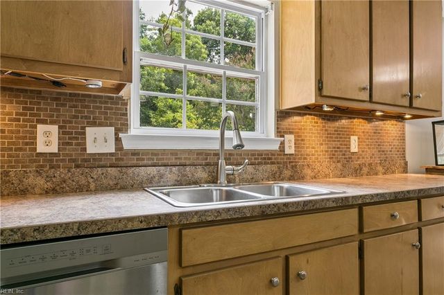 22 Scotland RD, Hampton, VA 23663