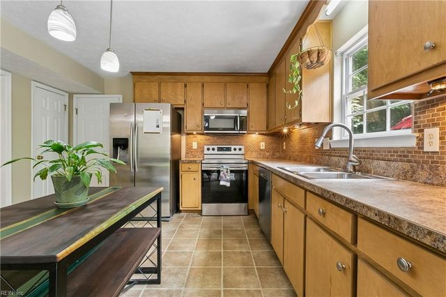 22 Scotland RD, Hampton, VA 23663