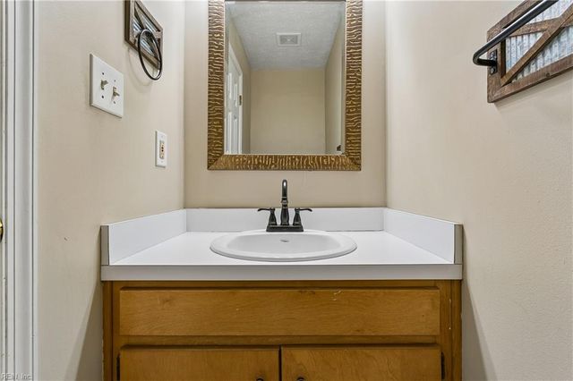 22 Scotland RD, Hampton, VA 23663