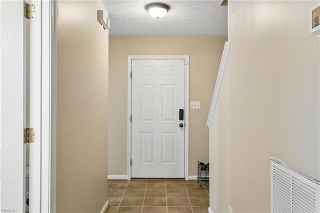 22 Scotland RD, Hampton, VA 23663