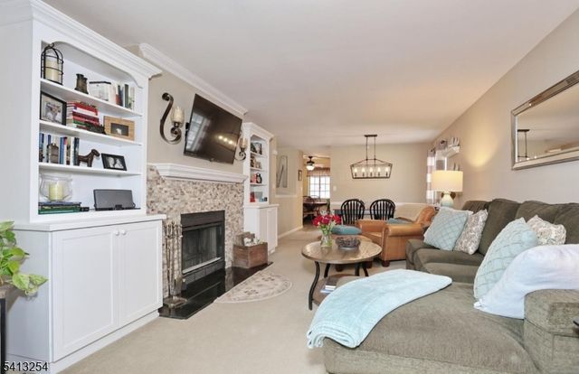 302 Mark Twain Way, Mahwah Twp., NJ 07430