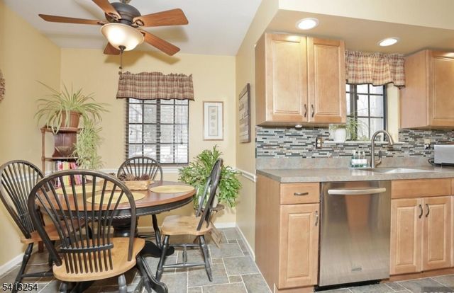 302 Mark Twain Way, Mahwah Twp., NJ 07430