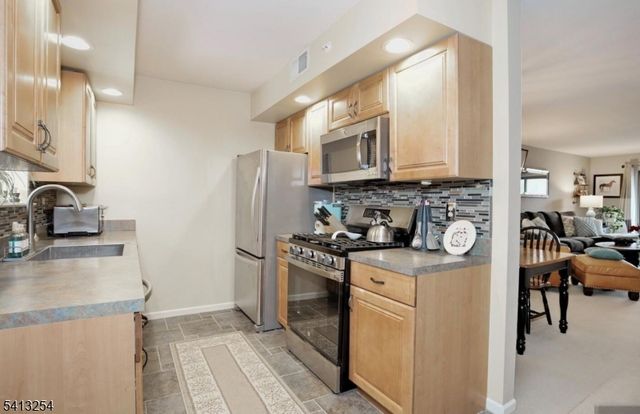 302 Mark Twain Way, Mahwah Twp., NJ 07430