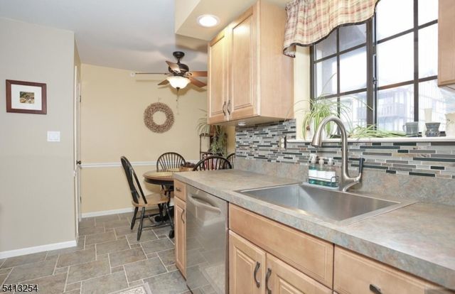 302 Mark Twain Way, Mahwah Twp., NJ 07430