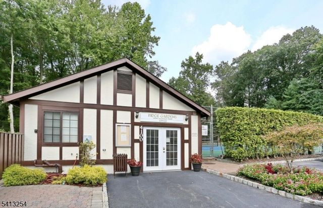 302 Mark Twain Way, Mahwah Twp., NJ 07430