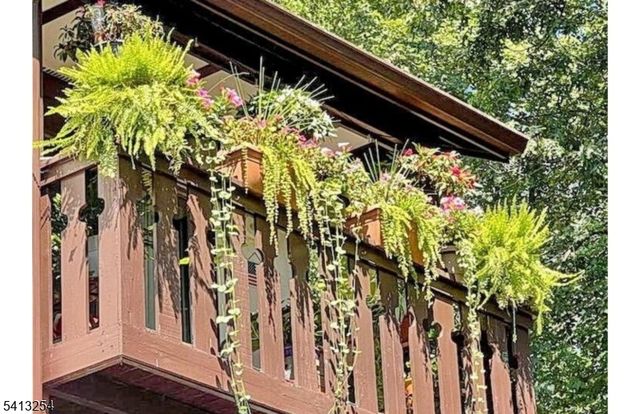 302 Mark Twain Way, Mahwah Twp., NJ 07430