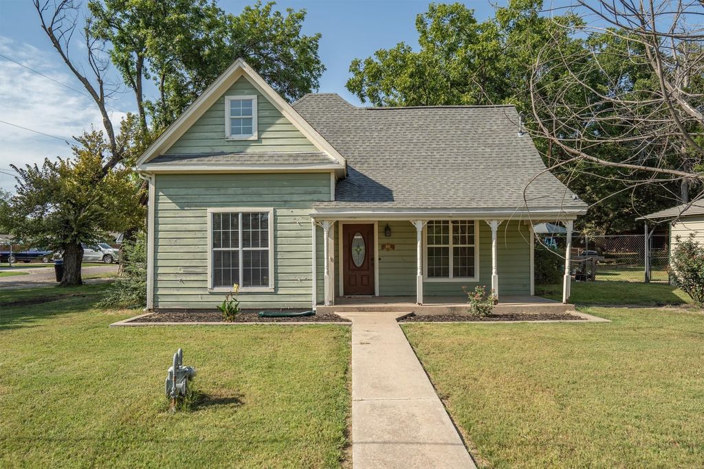 801 E Main Street, Tioga, TX 76271