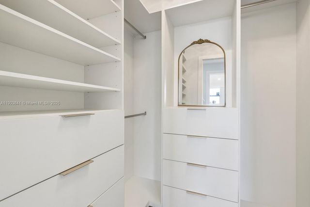 909 NE 16th Ter 4, Fort Lauderdale, FL 33304