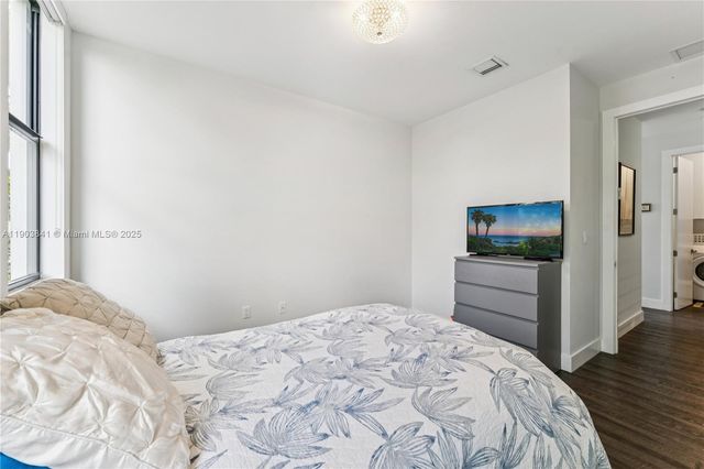 909 NE 16th Ter 4, Fort Lauderdale, FL 33304