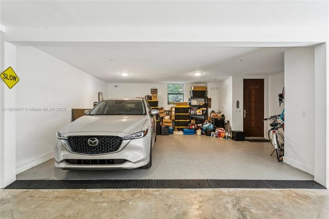 909 NE 16th Ter 4, Fort Lauderdale, FL 33304