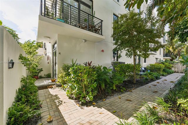 909 NE 16th Ter 4, Fort Lauderdale, FL 33304