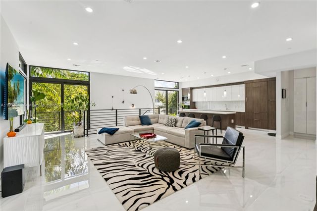 909 NE 16th Ter 4, Fort Lauderdale, FL 33304