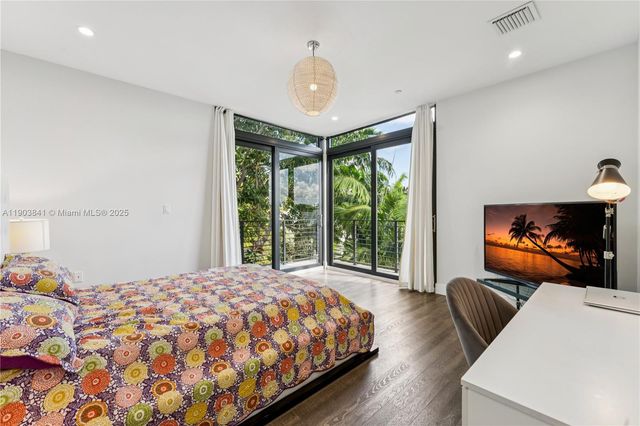 909 NE 16th Ter 4, Fort Lauderdale, FL 33304