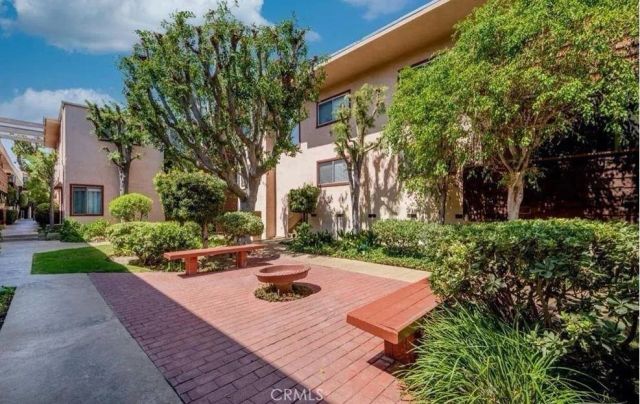 5403 Newcastle Avenue 12, Encino, CA 91316