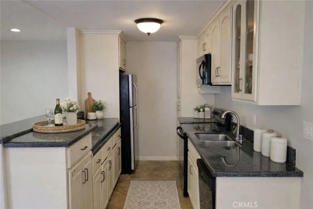 5403 Newcastle Avenue 12, Encino, CA 91316