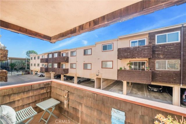 5403 Newcastle Avenue 12, Encino, CA 91316