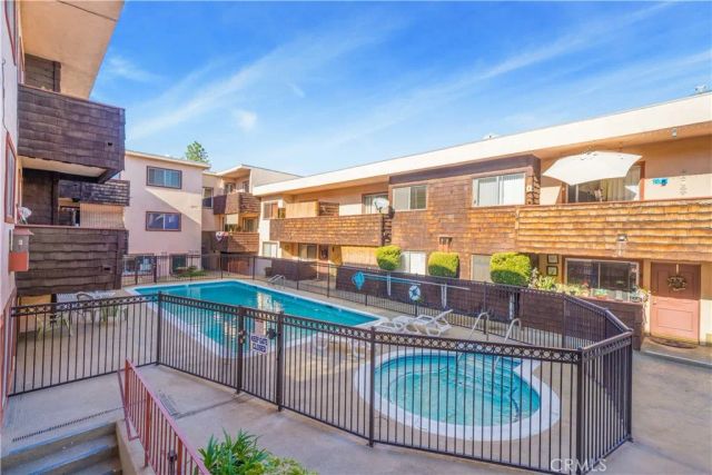 5403 Newcastle Avenue 12, Encino, CA 91316