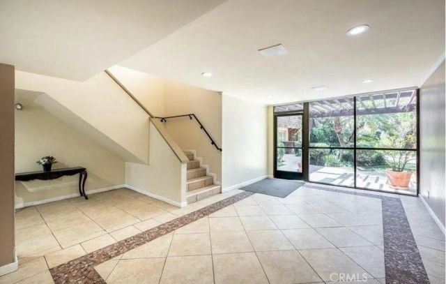 5403 Newcastle Avenue 12, Encino, CA 91316