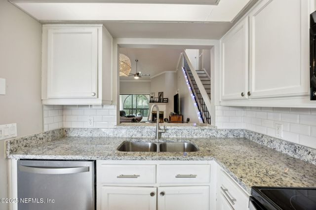 3809 LAVISTA Circle, 229, Jacksonville, FL 32217