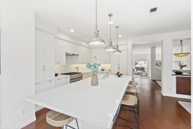 5123 Renaissance Ave C, San Diego, CA 92122