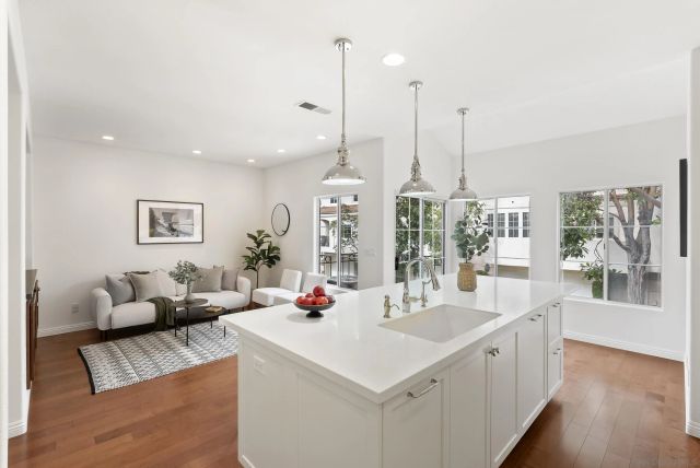 5123 Renaissance Ave C, San Diego, CA 92122