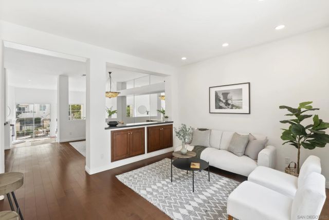 5123 Renaissance Ave C, San Diego, CA 92122