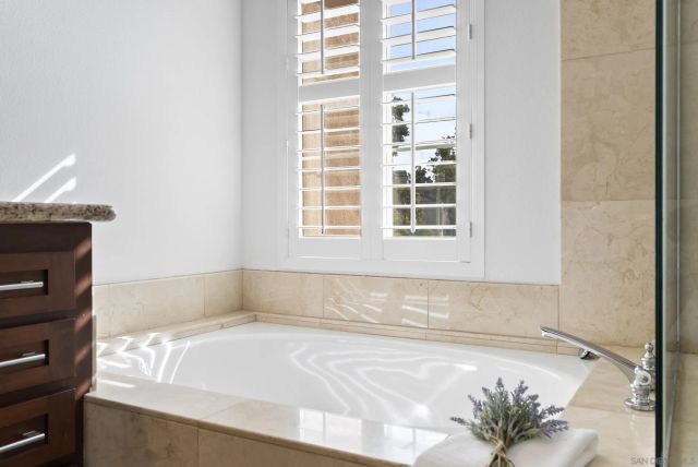 5123 Renaissance Ave C, San Diego, CA 92122