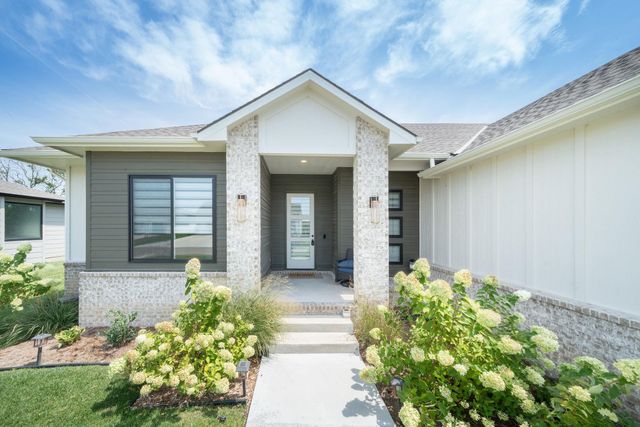2536 N Emerald Ct, Andover, KS 67002