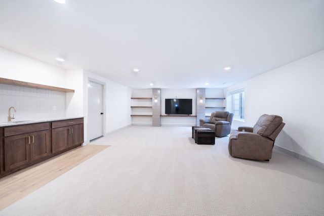 2536 N Emerald Ct, Andover, KS 67002