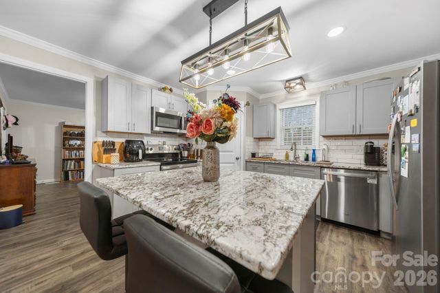 211 E Ohio Avenue, Bessemer City, NC 28016