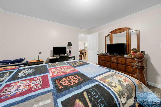 211 E Ohio Avenue, Bessemer City, NC 28016