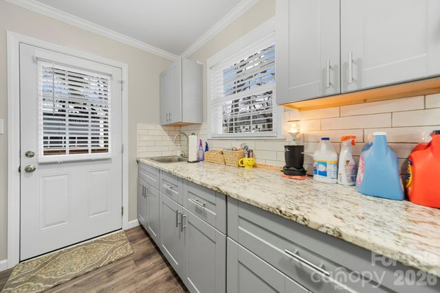 211 E Ohio Avenue, Bessemer City, NC 28016