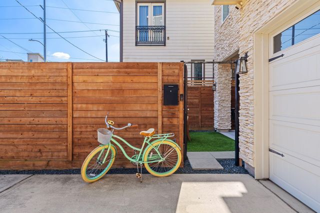 807 Nicholson Street, Houston, TX 77007