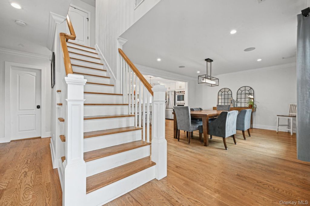 325 Paul Place, West Hempstead, NY 11552 — photo 4
