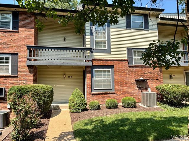 100 Conway Cove Drive, Chesterfield, MO 63017