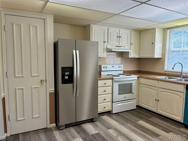 100 Conway Cove Drive, Chesterfield, MO 63017