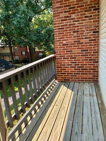 100 Conway Cove Drive, Chesterfield, MO 63017