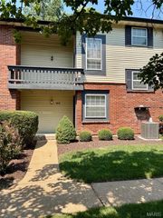 100 Conway Cove Drive, Chesterfield, MO 63017
